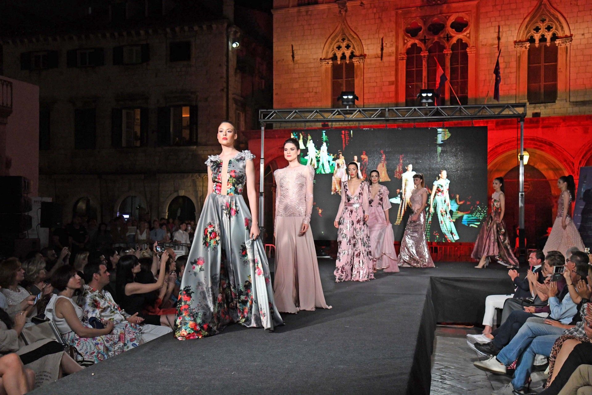 SPEKTAKL NA STRADUNU